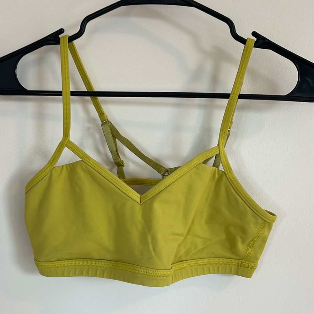 Women’s Lulu Lemom Sports Bra size 6